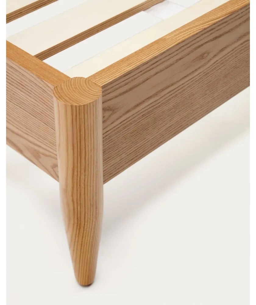 Dvojlôžková posteľ z jaseňového dreva s roštom v béžovo-prírodnej farbe 180x200 cm Octavia – Kave Home