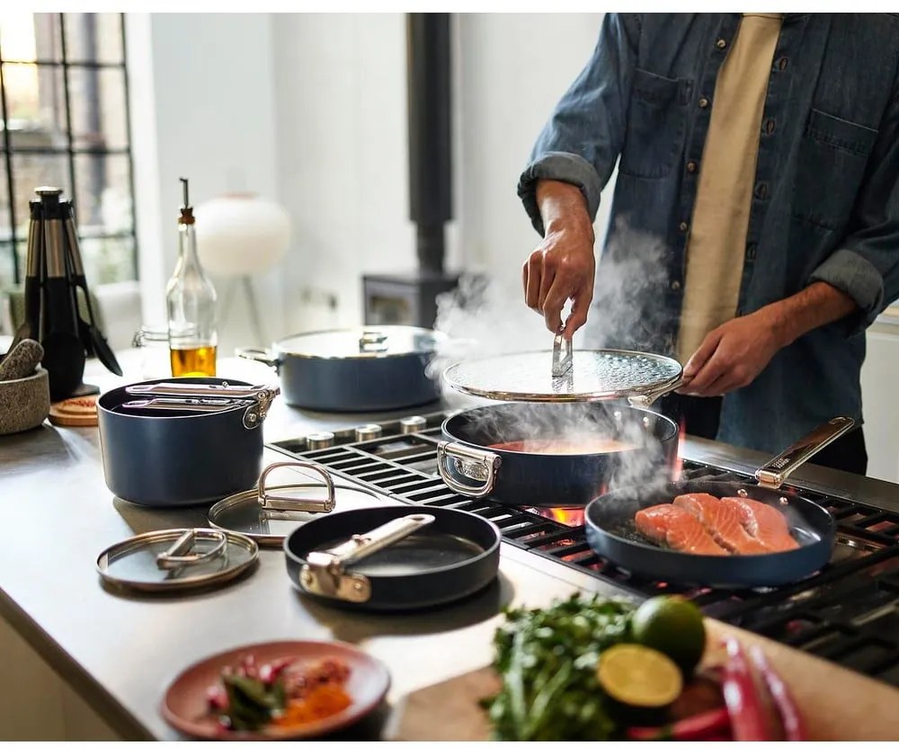 Panvica s keramickým povrchom ø 24 cm Space – Joseph Joseph