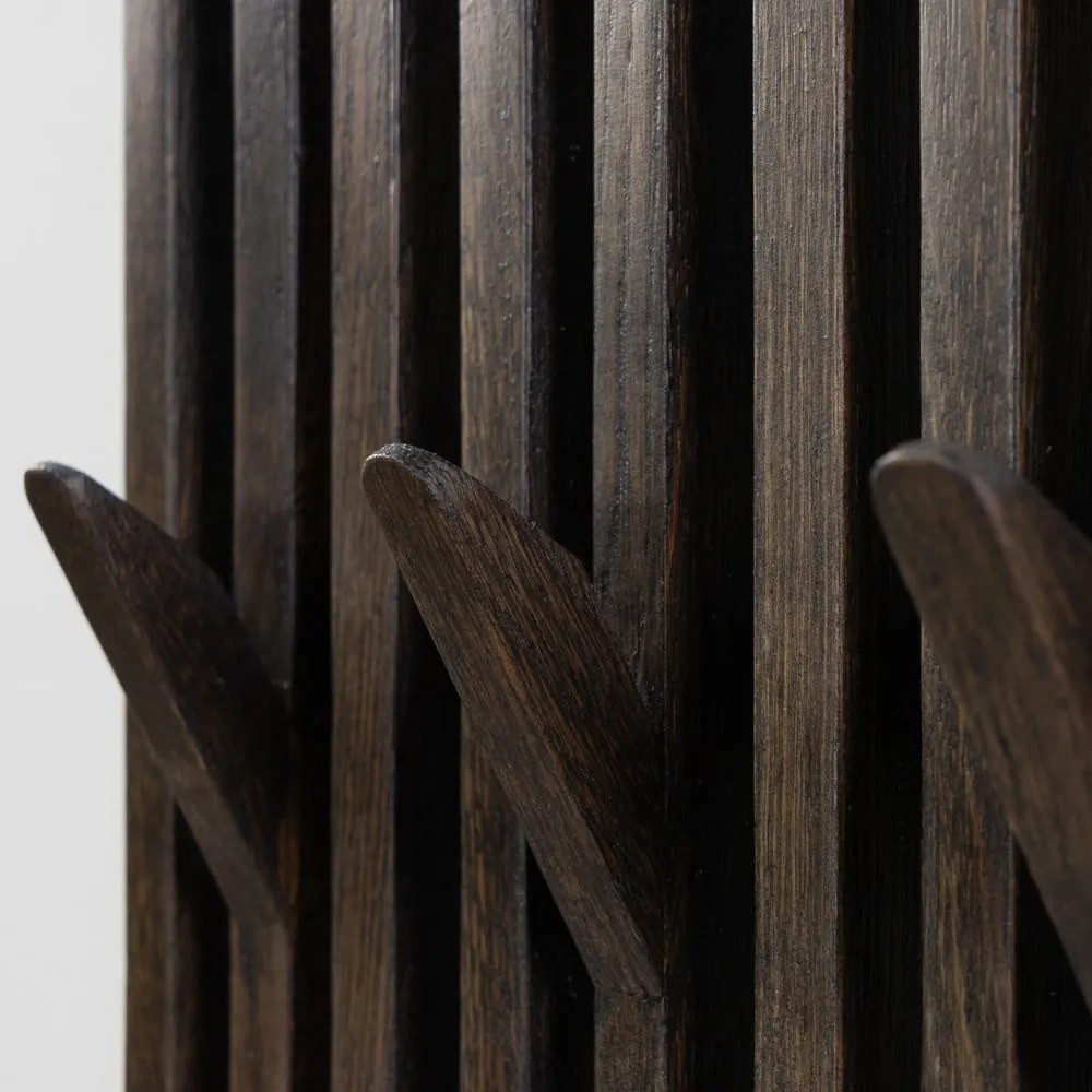 Tmavohnedý nástenný vešiak z dubového dreva 24 cm Parco – Spinder Design