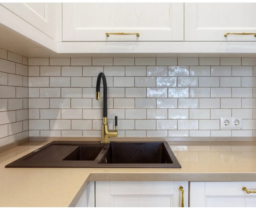 Invena Glamour, stojanková drezová batéria s flexibilným ramenom, čierna-zlatá, BZ-02-L17-V