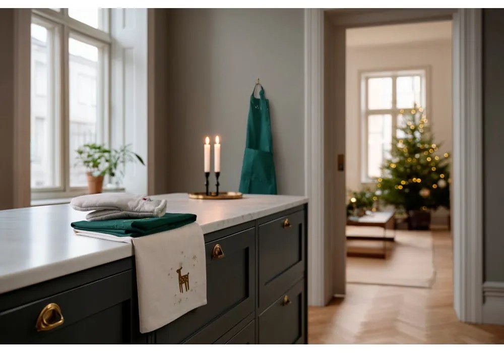 Zástera s vianočným motívom Christmas Fable – JUNA