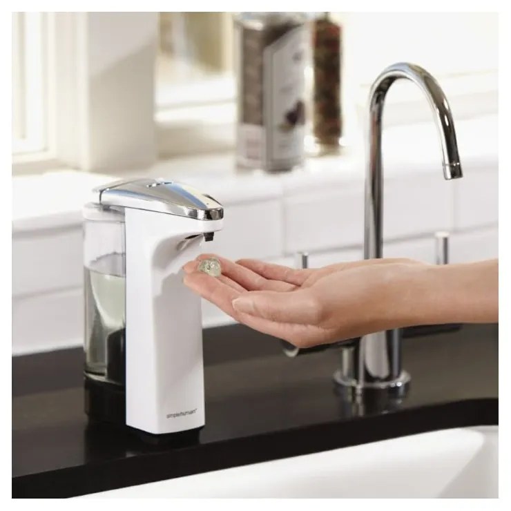 Biely automatický plastový dávkovač mydla 237 ml - simplehuman