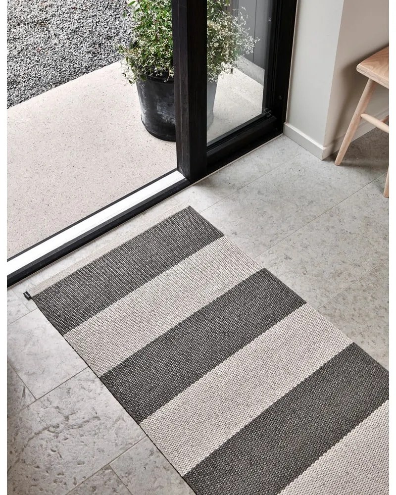 Antracitovo-krémový vnútorný a vonkajší behúň 70x150 cm Bob Charcoal Linen – Pappelina