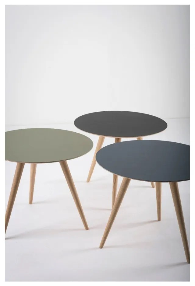 Odkladací stolík z dubového dreva s čiernou doskou Gazzda Arp, ⌀ 55 cm