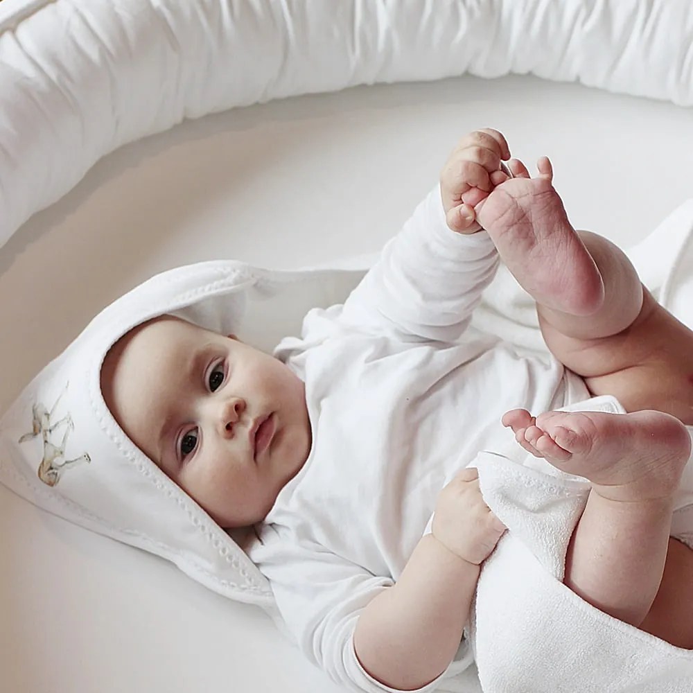 Novorozenecká osuška s kapucí bílá 80x80cm