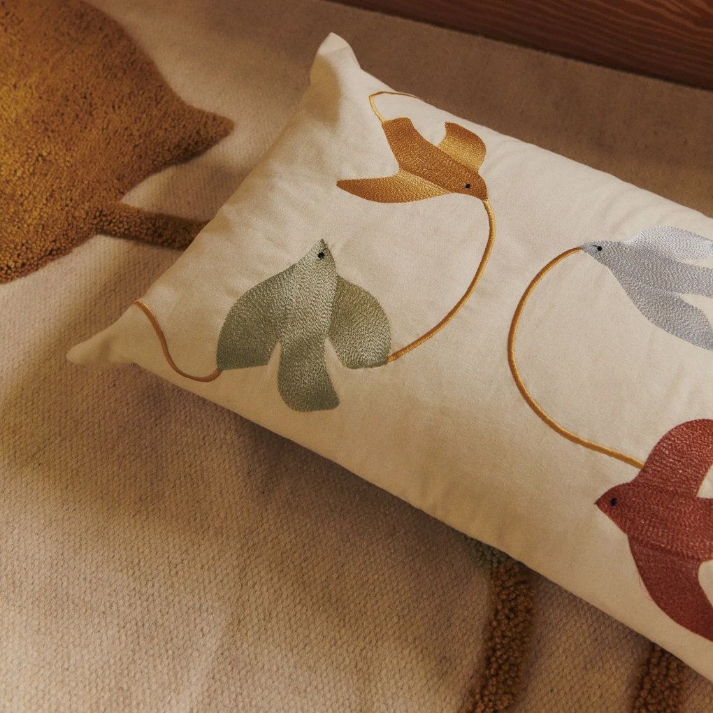 Ferm Living Vankúš s vyšívaným motívom Swif Bird 40 × 60 cm