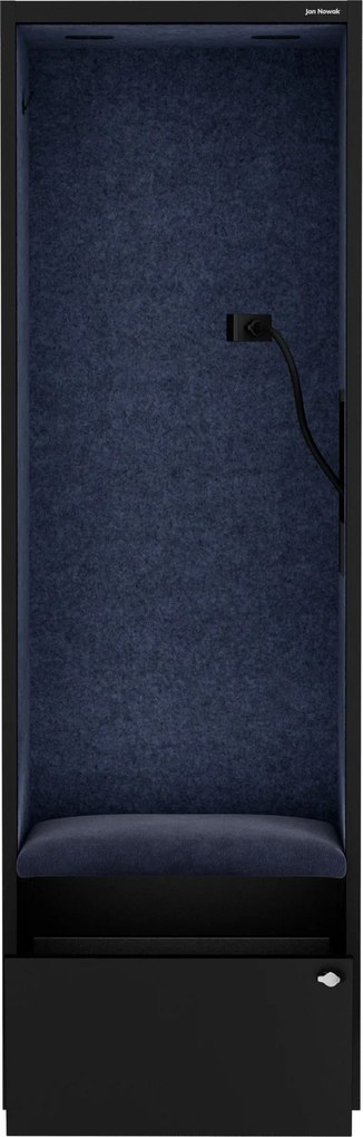 Kancelárska akustická kabína so sedadlom a portom USB-C, telo v čierny / sedák tmavomodrá v zelenej farbe, 600 mm: SALLY MentalBox