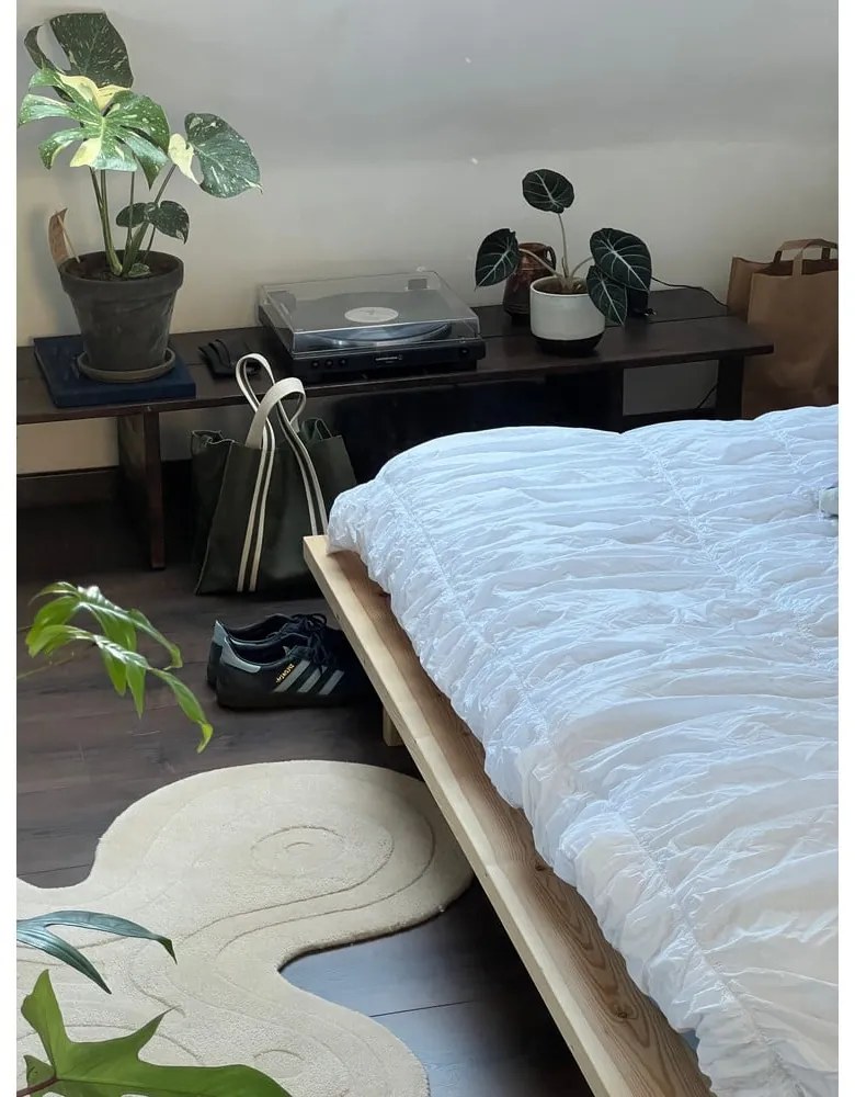 Dvojlôžková posteľ z borovicového dreva s roštom 140x200 cm Japan – Karup Design