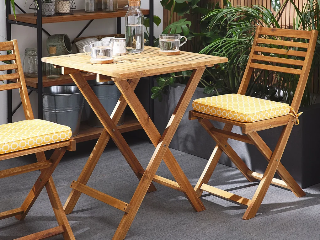 Bistro sada z akáciového dreva so žltými poduškami FIJI Beliani
