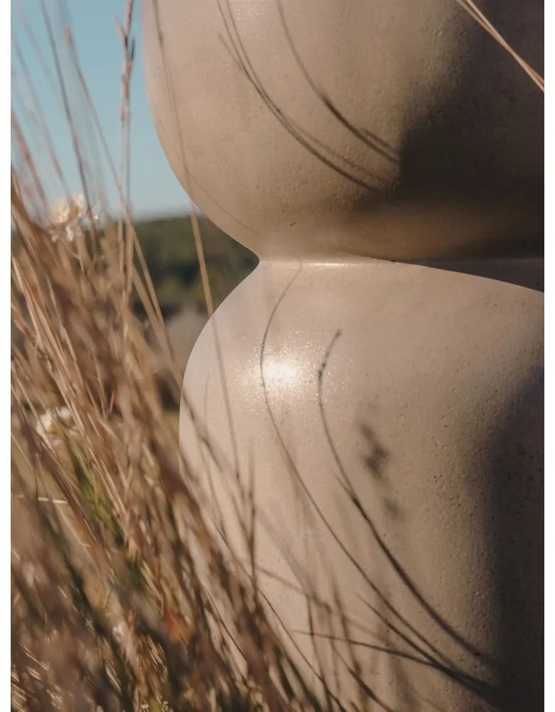 Betónový okrúhly záhradný stolík ø 32 cm Garbet – Kave Home