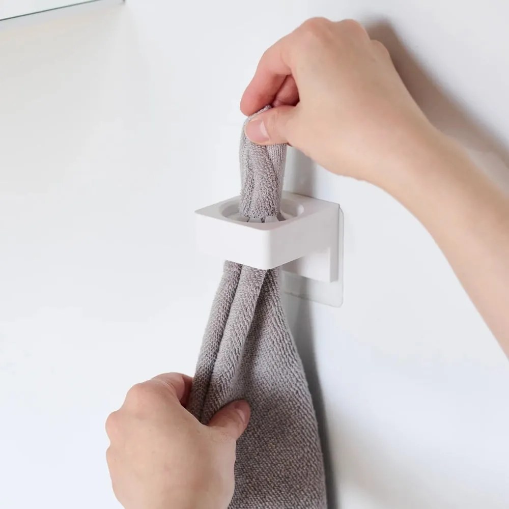 Biely plastový multifunkčný držiak Film Hook – YAMAZAKI