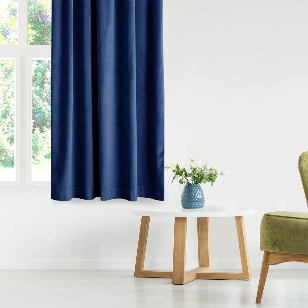 Tmavomodrý zamatový dimout záves 140x270 cm Eyelets – Restilo