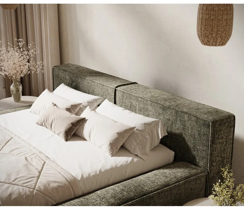 Tmavozelená čalúnená dvojlôžková posteľ s úložným priestorom s roštom 160x200 cm Voliera – Maison de Rêve