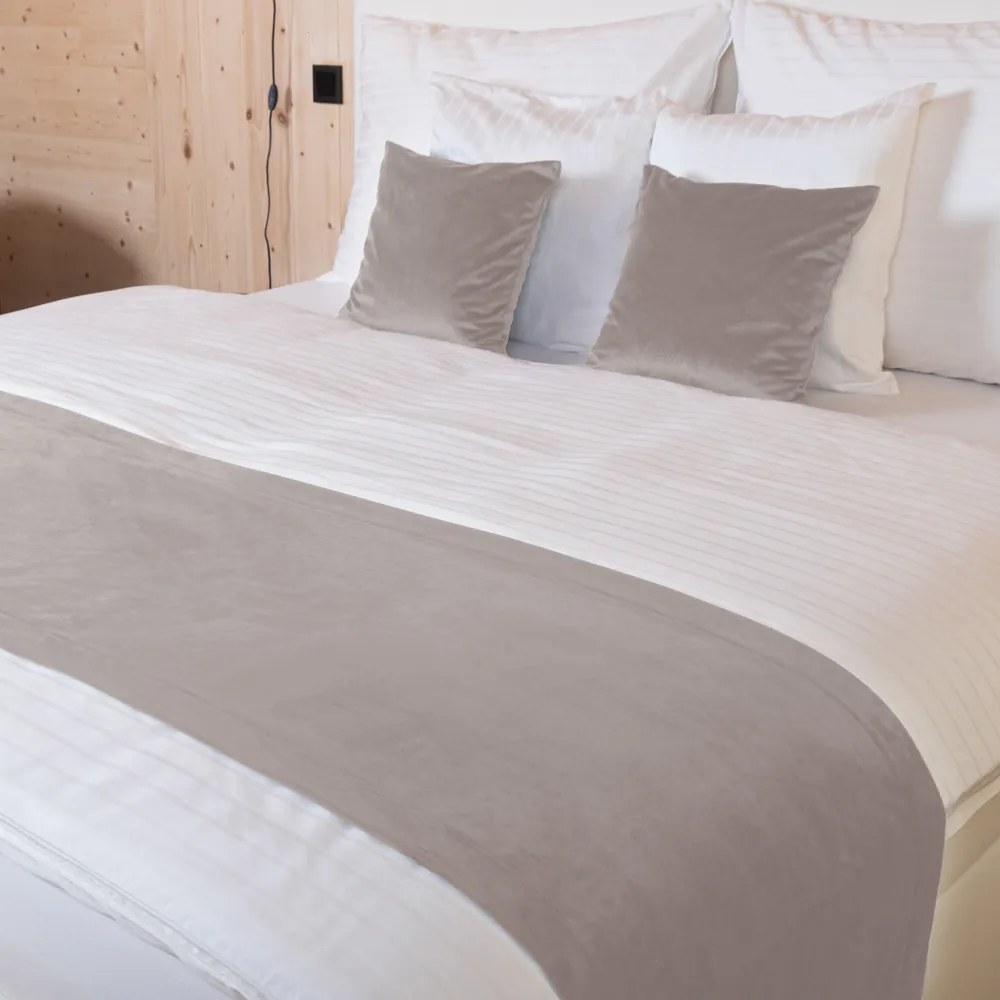 Biante Zamatový prehoz/behúň na posteľ Velvet Prémium SVP-015 Latte 50x220 cm