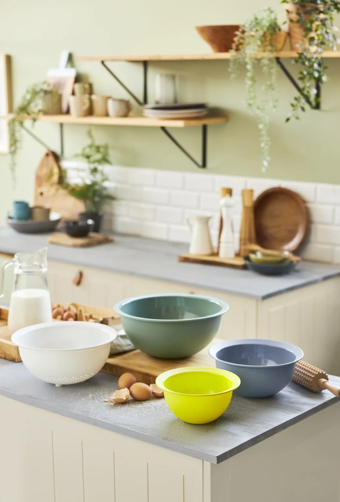 Rotho Plastové misky - súprava 3 kuchynských misiek a sitka CARUBA, mix farieb