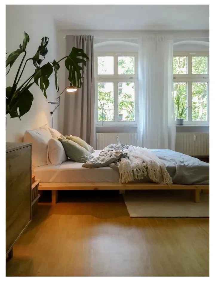 Dvojlôžková posteľ z borovicového dreva s roštom v prírodnej farbe 160x200 cm Japan – Karup Design