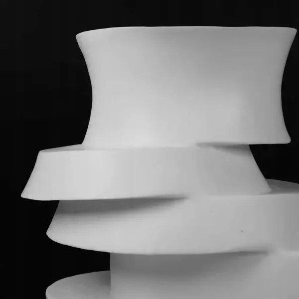 Váza 38x33x36 cm živica/biela