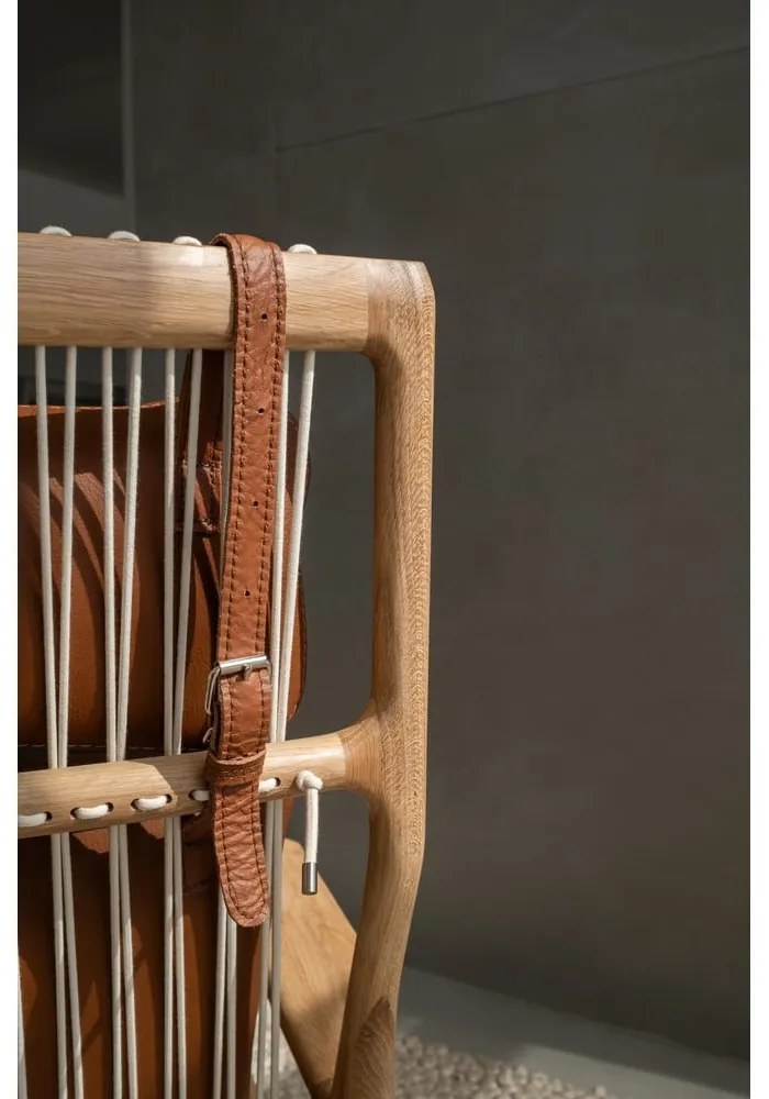 Kreslo s konštrukciou z dubového dreva so zeleným textilným sedadlom Gazzda Dedo