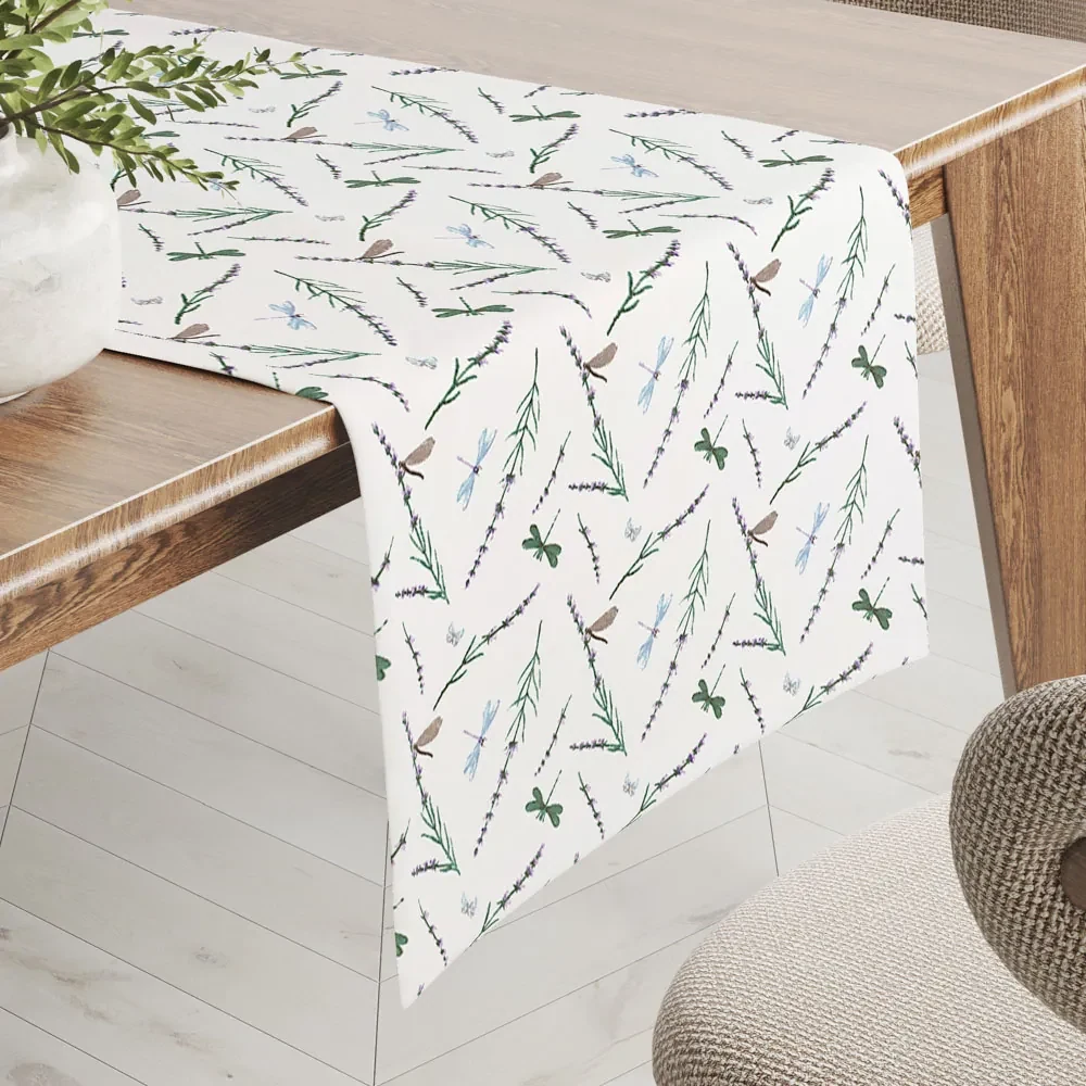 Biante Bavlnený behúň na stôl Sandra SA-560 Vážky a levandule na bielom 20x120 cm