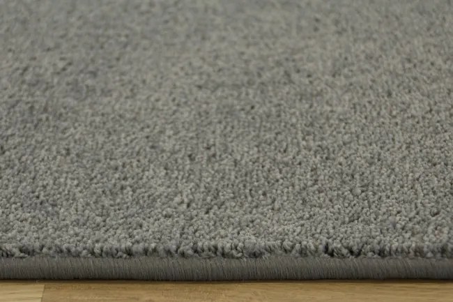 Metrážny koberec Fancy 76 sivý