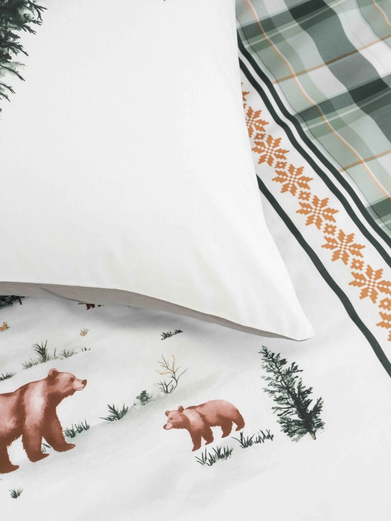 Vianočná bavlnená obliečka na vankúš Renforcé 40 × 60 cm – Medvede v zime
