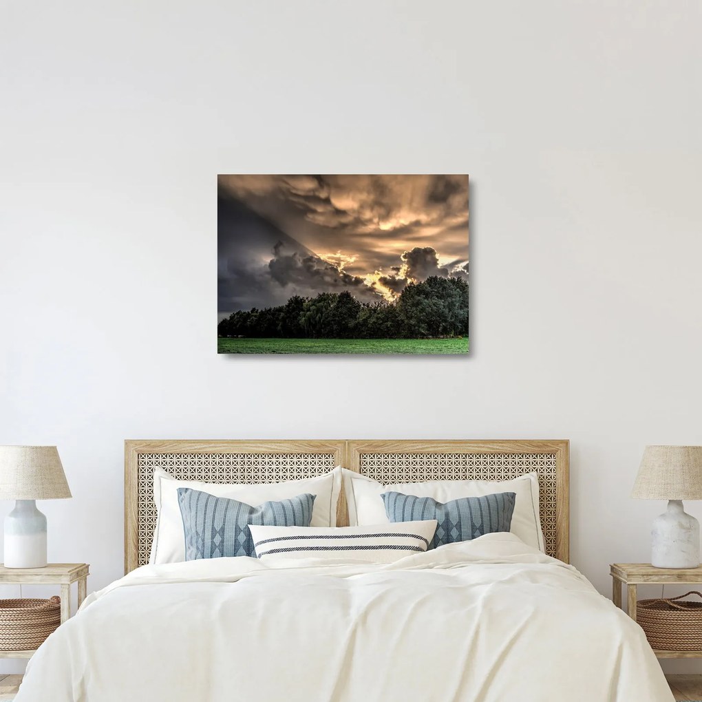Sklenený obraz mračien a lesa (70x50 cm)