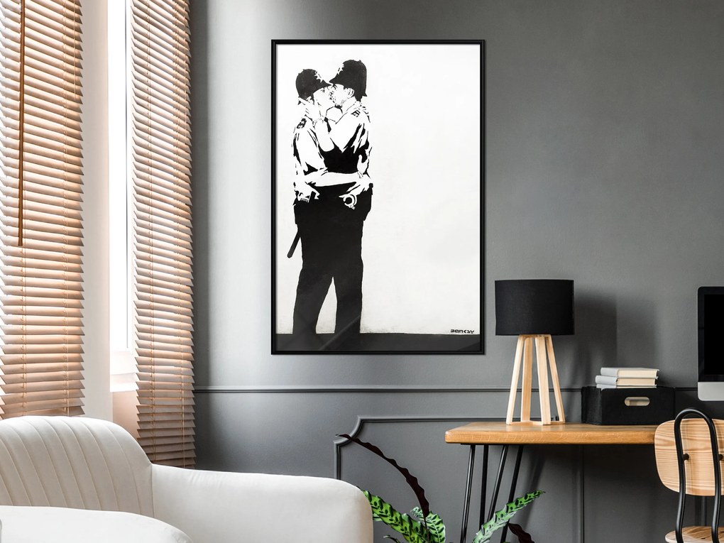 Artgeist Plagát - Policemen Kissing [Poster] Veľkosť: 30x45, Verzia: Zlatý rám s passe-partout