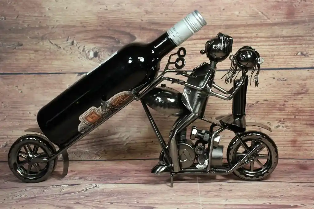 Kovový stojan na fľašu - motorka (44x24,4 cm) | BIANO