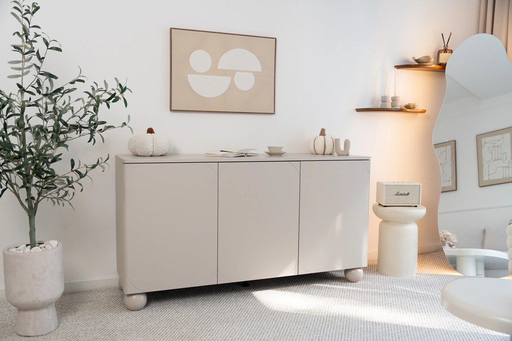 Komoda Sonatia II 150 cm trojdverová na guľatých nohách - kašmír