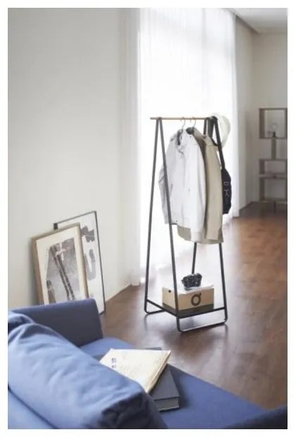 Čierny kovový stojan na oblečenie Tower – YAMAZAKI