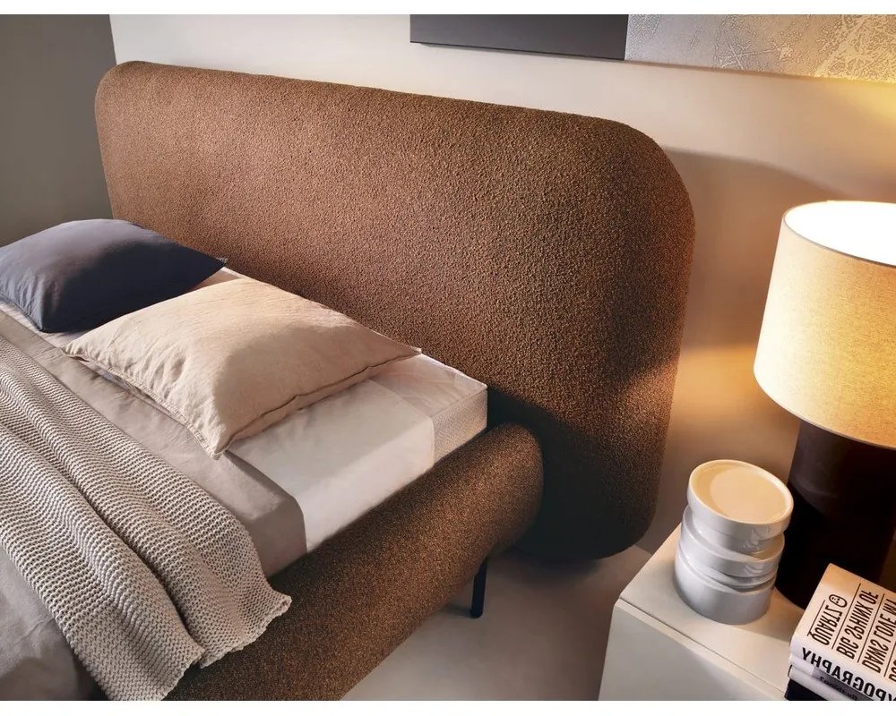 Terakotová čalúnená dvojlôžková posteľ s úložným priestorom s roštom 160x200 cm Pointt – ELTAP