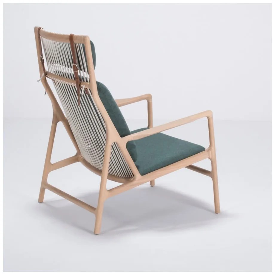 Kreslo s konštrukciou z dubového dreva so zeleným textilným sedadlom Gazzda Dedo