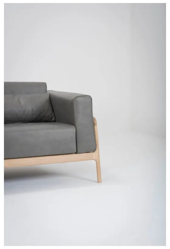 Tmavosivá pohovka s konštrukciou z masívneho dubového dreva Gazzda Fawn,180 cm