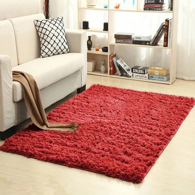 Protišmykový koberec SHAGGY červený