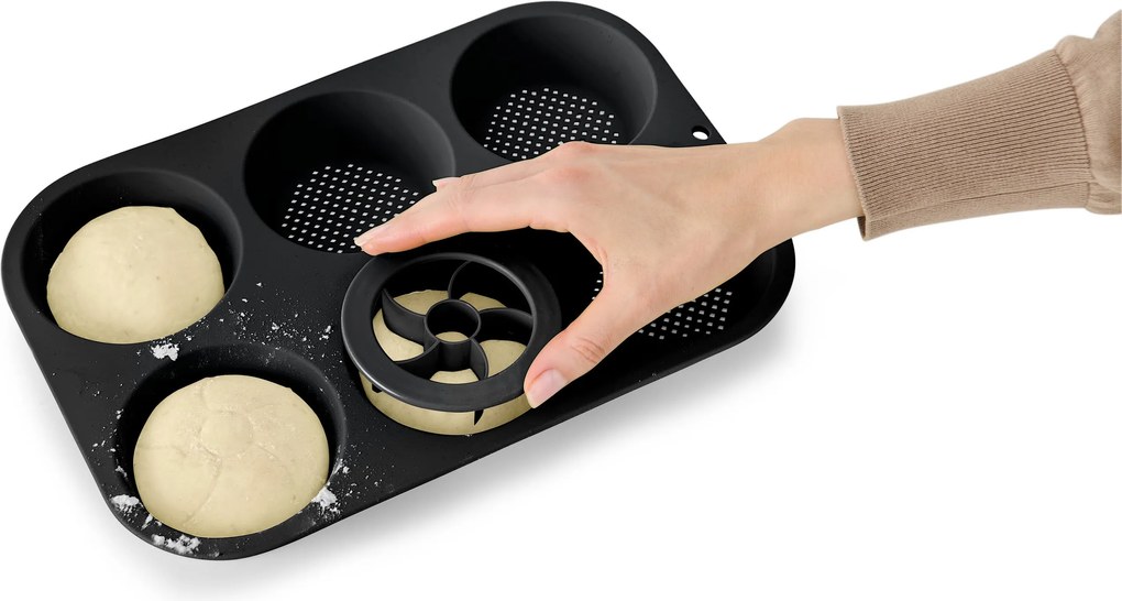 Perforovaná forma na pečenie žemlí