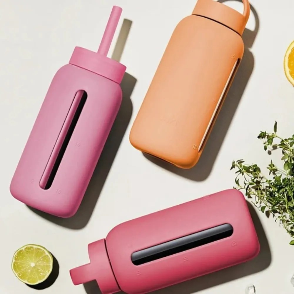 Silikónová slamka s čistiacou kefkou/s viečkom Flamingo Pink – Muuki