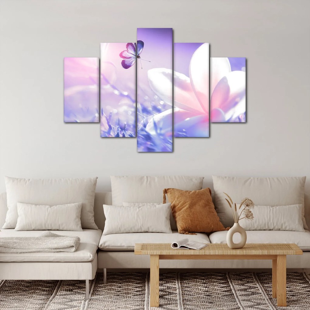 Obraz - Motýľ prilietajúci na kvet (150x105 cm)