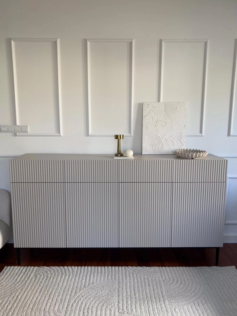 Komoda so zásuvkami Nicole 200 cm - kašmír / čierne nohy