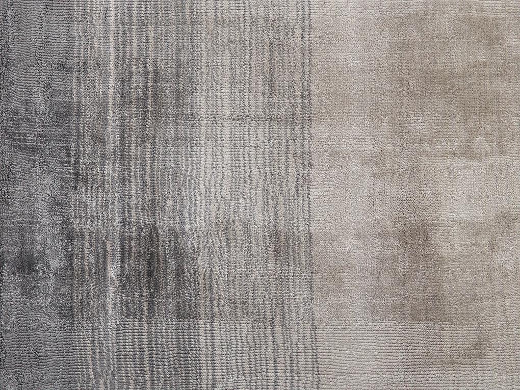 Viskózový koberec 140 x 200 cm sivý ERCIS Beliani