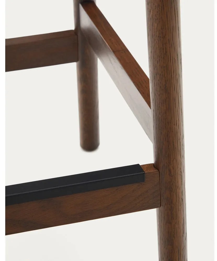 Hnedé/v prírodnej farbe barové stoličky v súprave 2 ks z dubového dreva (výška sedadla 66 cm) Yalia – Kave Home