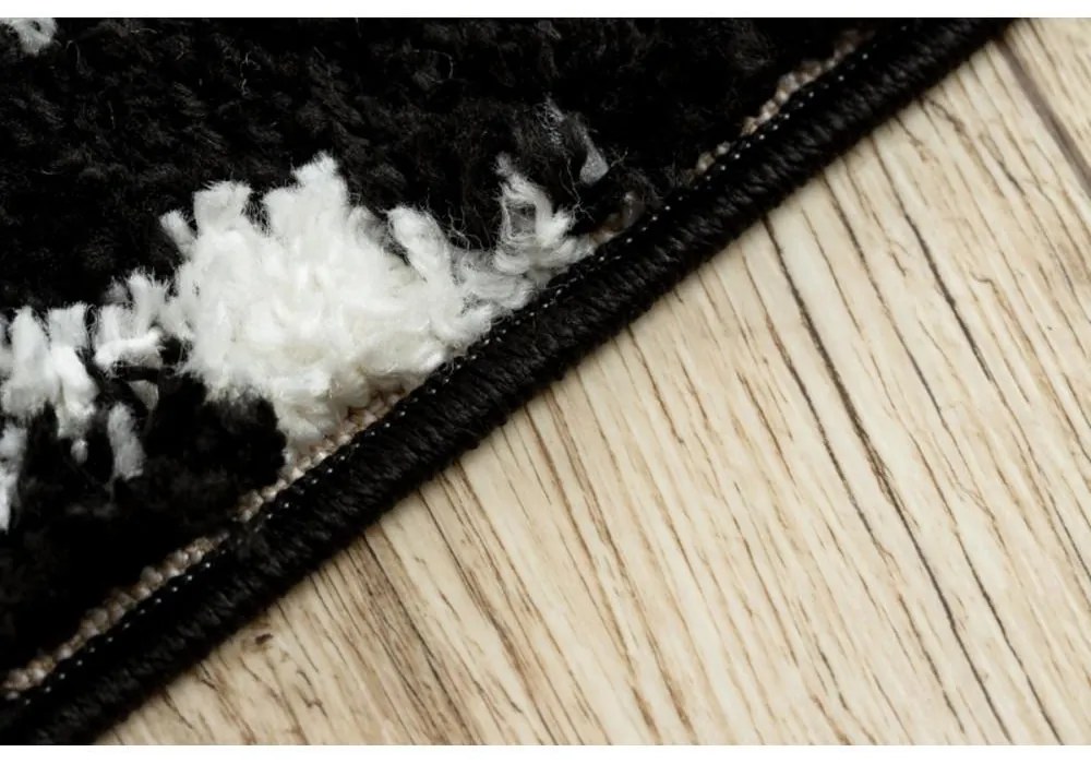 Kusový koberec Shaggy Etnic čierny 140x190cm