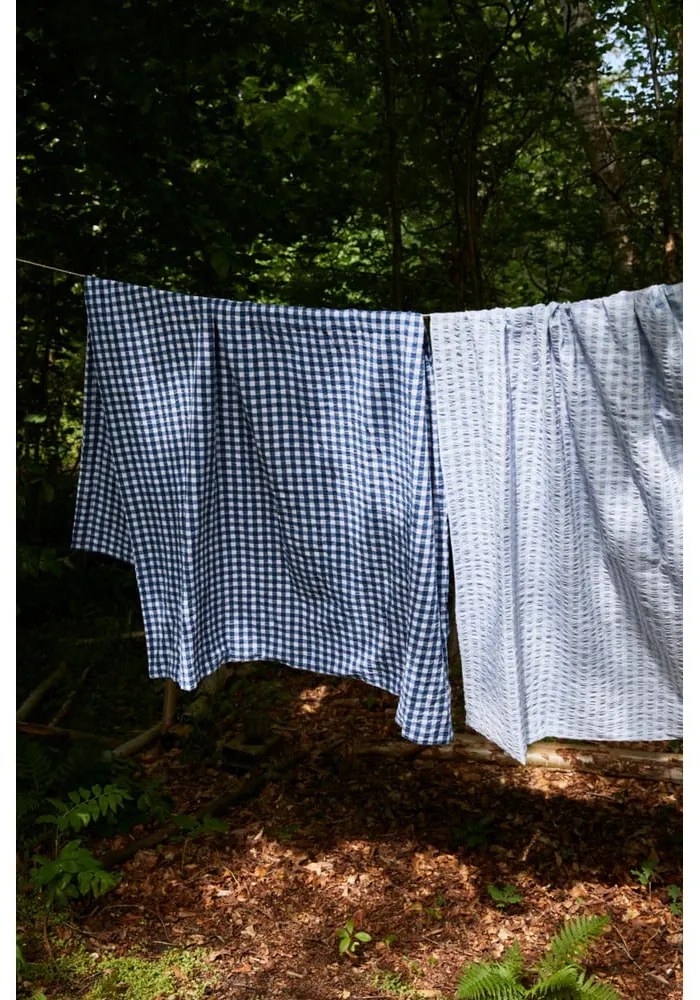 Bielo-tmavomodré krepové obliečky na jednolôžko 140x200 cm Bæk&amp;Bølge – JUNA