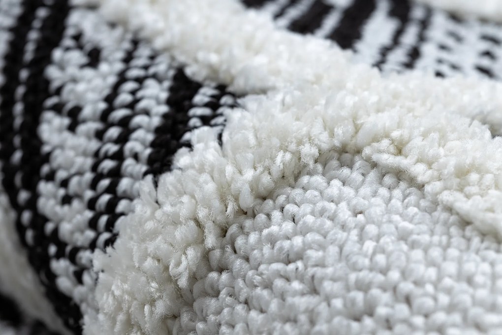 Koberec MAROC P662, čierno-biely, vzor diamant,Marocký Shaggy