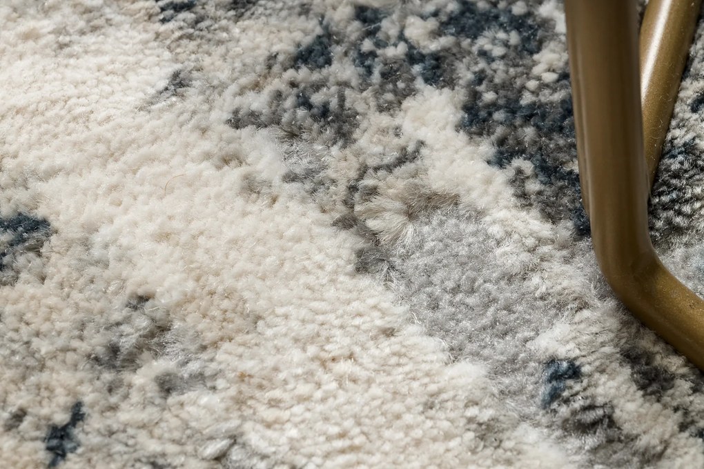 Koberec TULS 51328 s abstraktným vzorom, slonovinová sivá