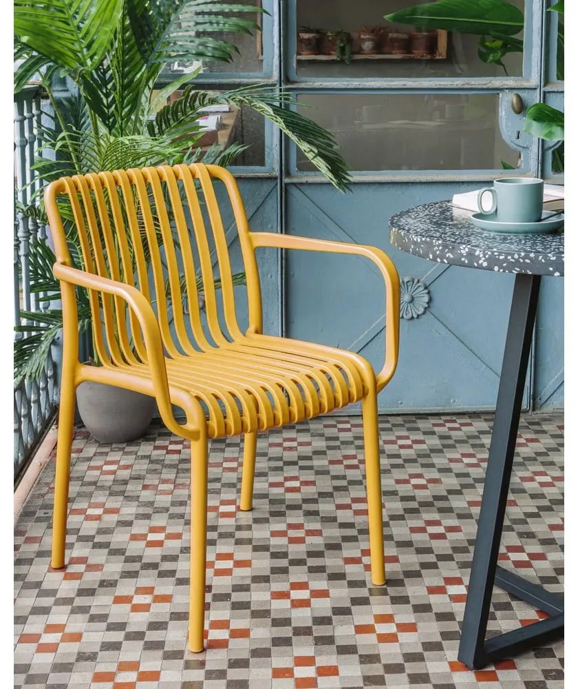 Horčicovožltá záhradná stolička Kave Home Isabellini