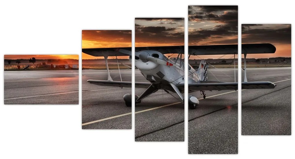 Obraz lietadla pri západe slnka