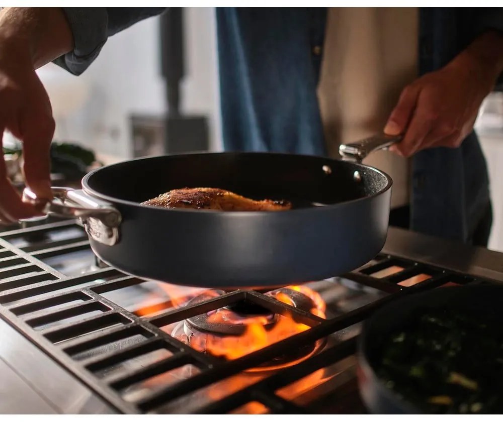 Panvica s keramickým povrchom ø 30 cm Space – Joseph Joseph