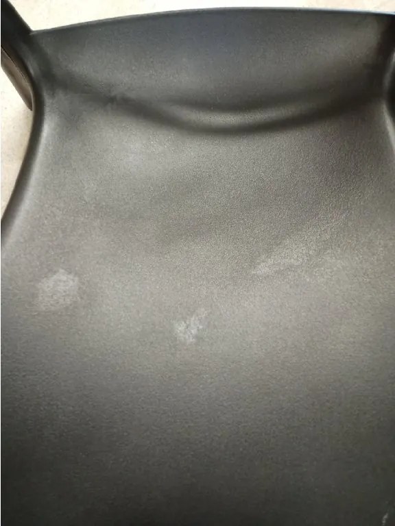 AKCIA Čierna plastová stolička KATO II. akosť