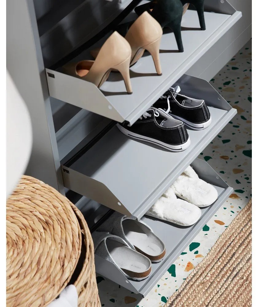 Sivá kovová skrinka na topánky s 5 výklopnými zásuvkami Kave Home Rox