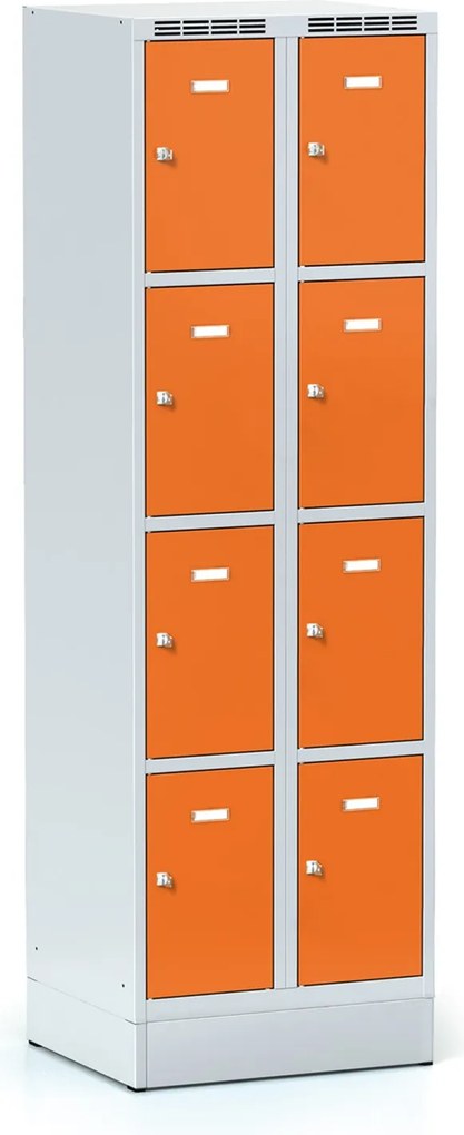 Šatníková skrinka S6 na sokli s úložnými boxami, 8 boxov, 1920 x 600 x 500 mm, otočný zámok, oranžové dvere